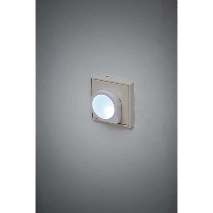 Brennenstuhl LED night light with twilight sensor / night light socket (gentle and unobtrusive socket light with extremely low power consumption)