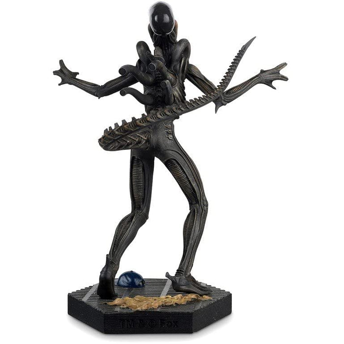 Aliens vs Predator: Xenomorph Drone 1:16 Scale Figurine 15cm (CL14+)